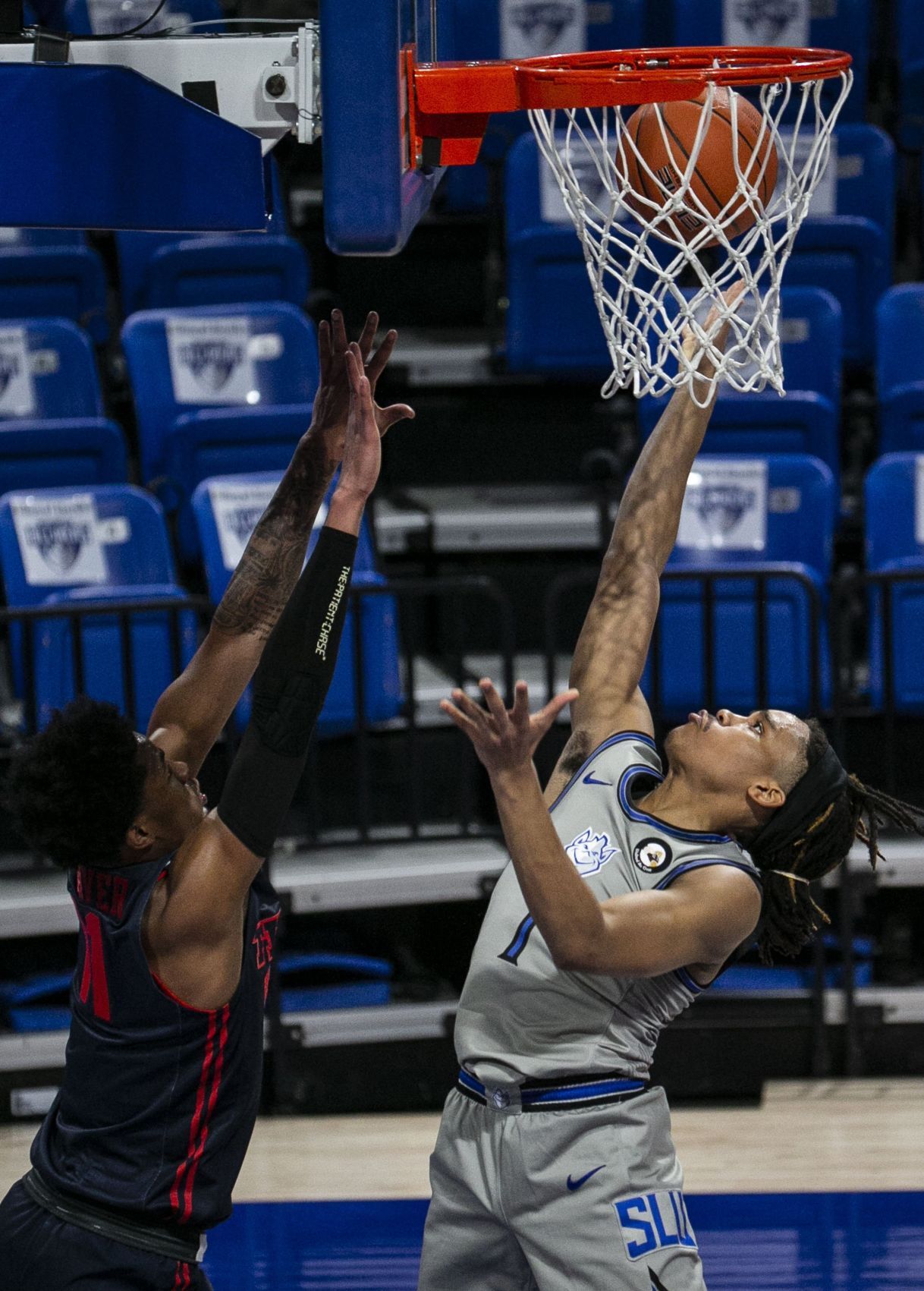 Billikens face off with Flyers